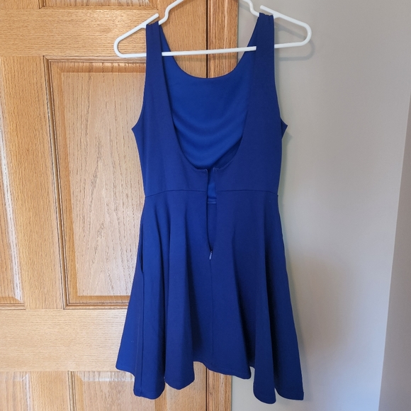 Lulu's Dress - Picture 4 of 10